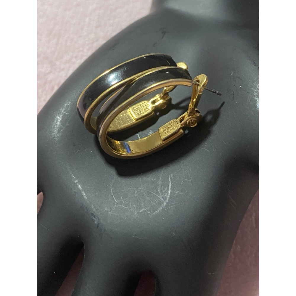 Vintage gold Tone / Black Enamel Signed Monet hoop earrings Oval Classic Look